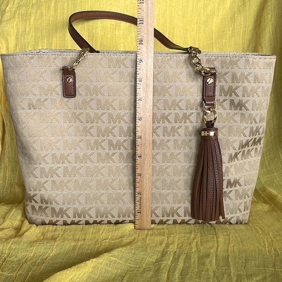 Brand New Michael Kors Beige Camel Medium Chain Tote Tassel Bag Zippered Purse - Picture 12 of 14
